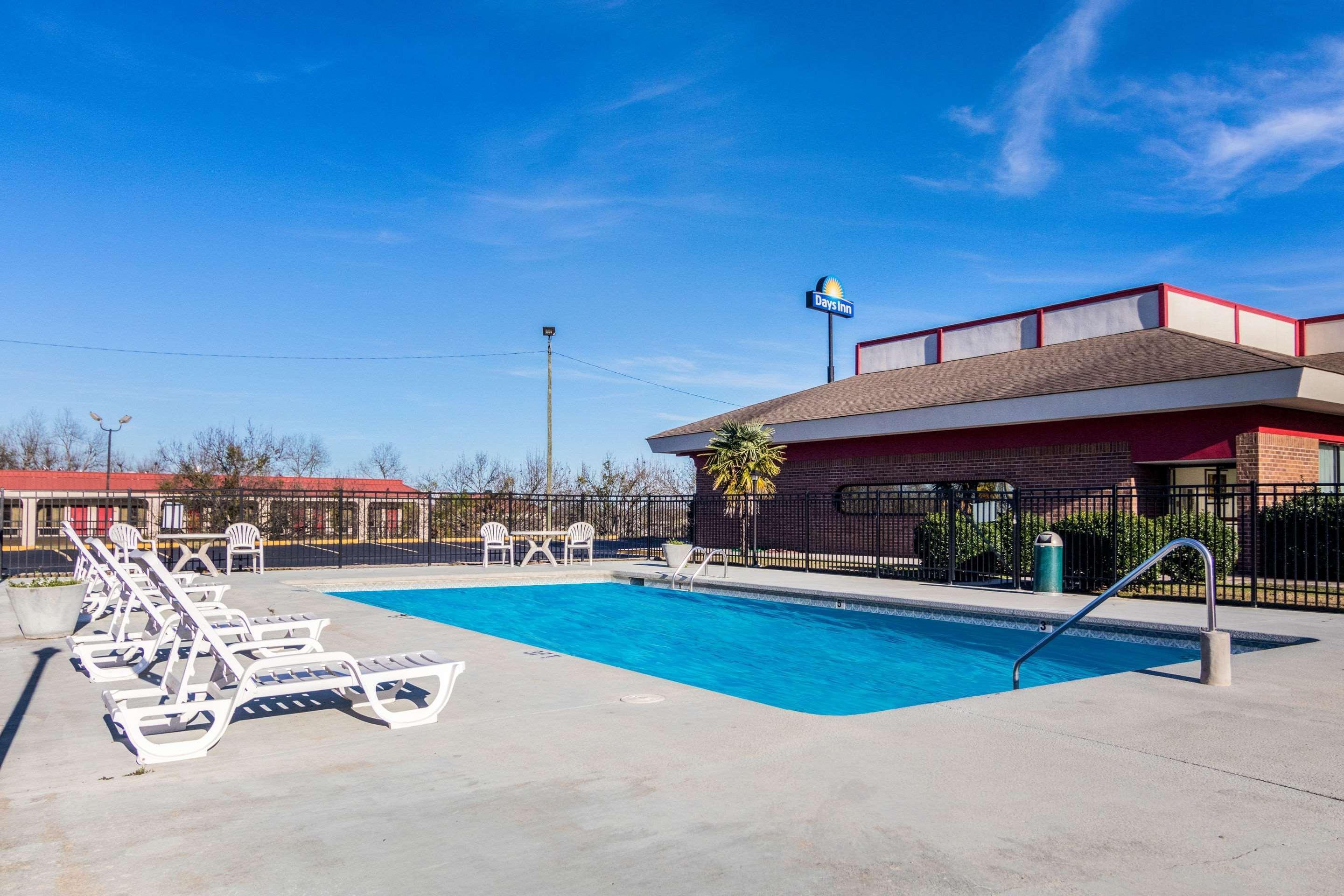 Econo Lodge Inn & Suites Conference Center Dublin Exterior foto