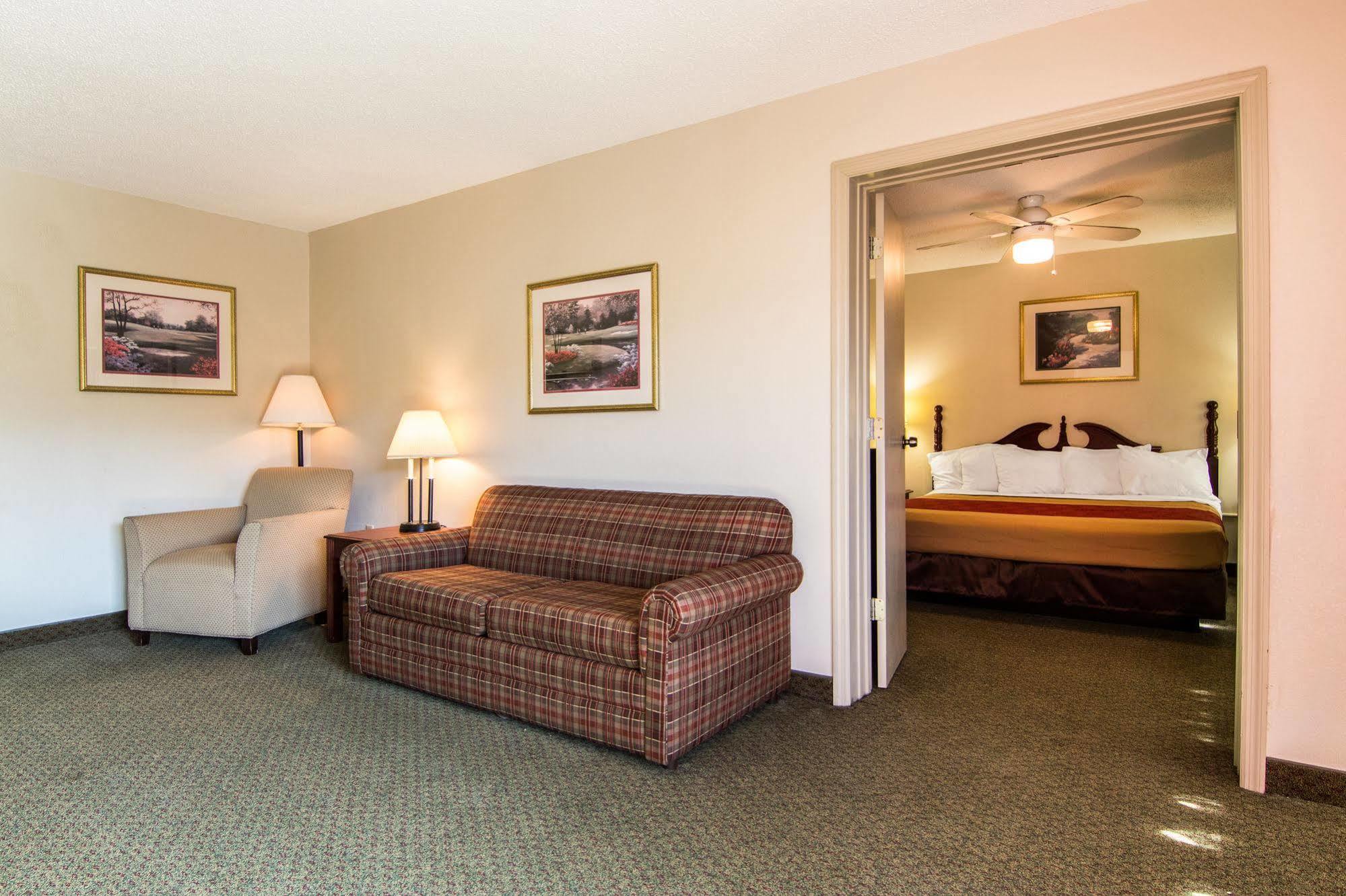 Econo Lodge Inn & Suites Conference Center Dublin Exterior foto